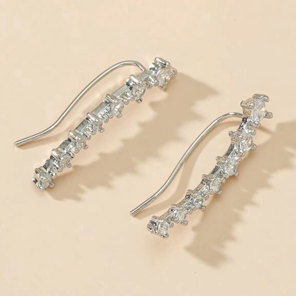 New elegant simple stud earrings - Picture 3 of 3